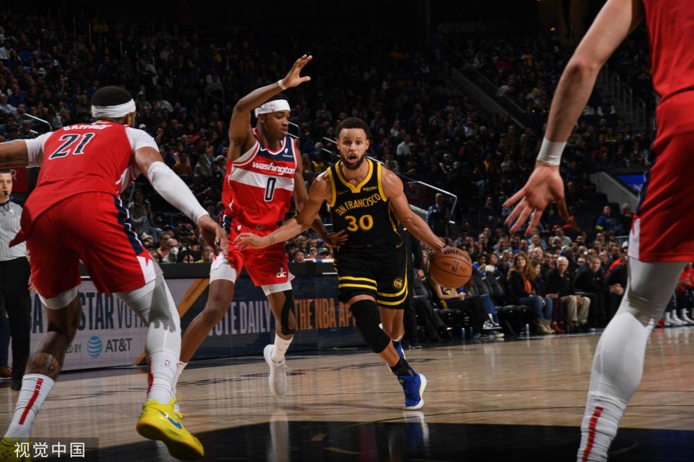 使防守者犯 使防守者犯