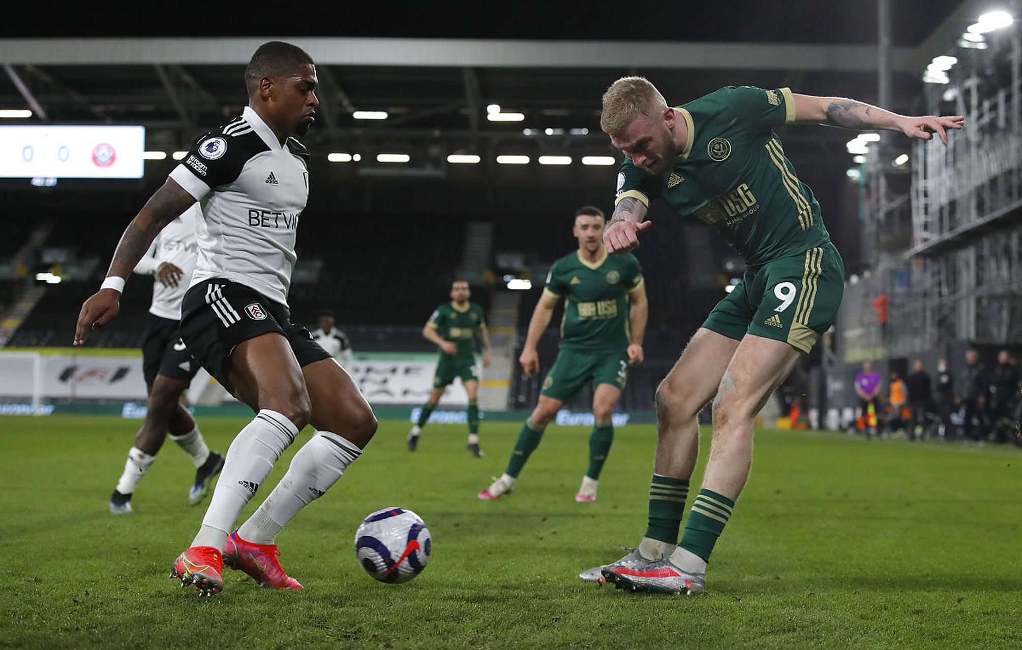 使防守者犯 使防守者犯